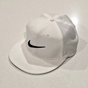 NikeGolf Nikebetterworld White with black front swoosh